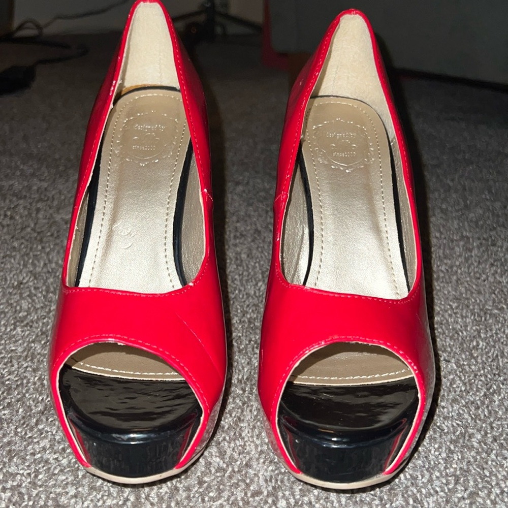 Red pumps